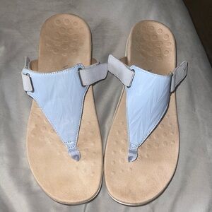 Vionic Wanda Women's Genuine Leather T-Strap Supportive Blue Haze Sandal Sz 12M